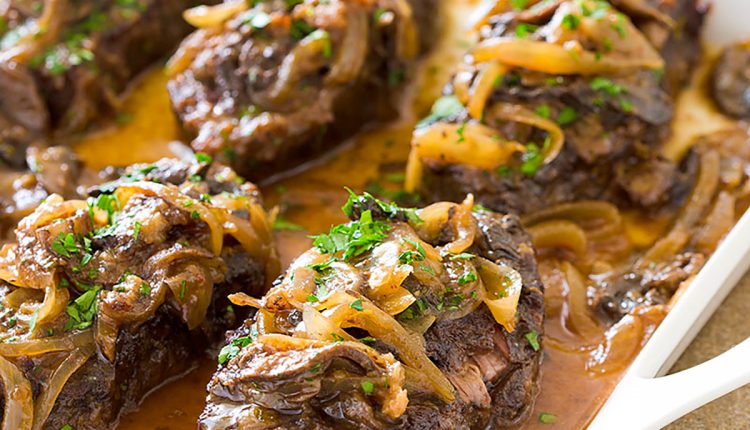 Baked_Steak_with_Onions_and_Mushrooms