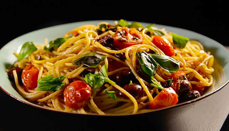 Spaghetti-with-anchovies-and-tomatoes